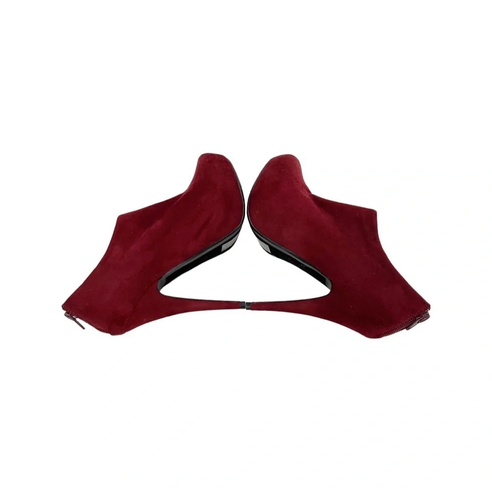 Heart in D cranberry colored suede zip back almond toe bootie women size 7